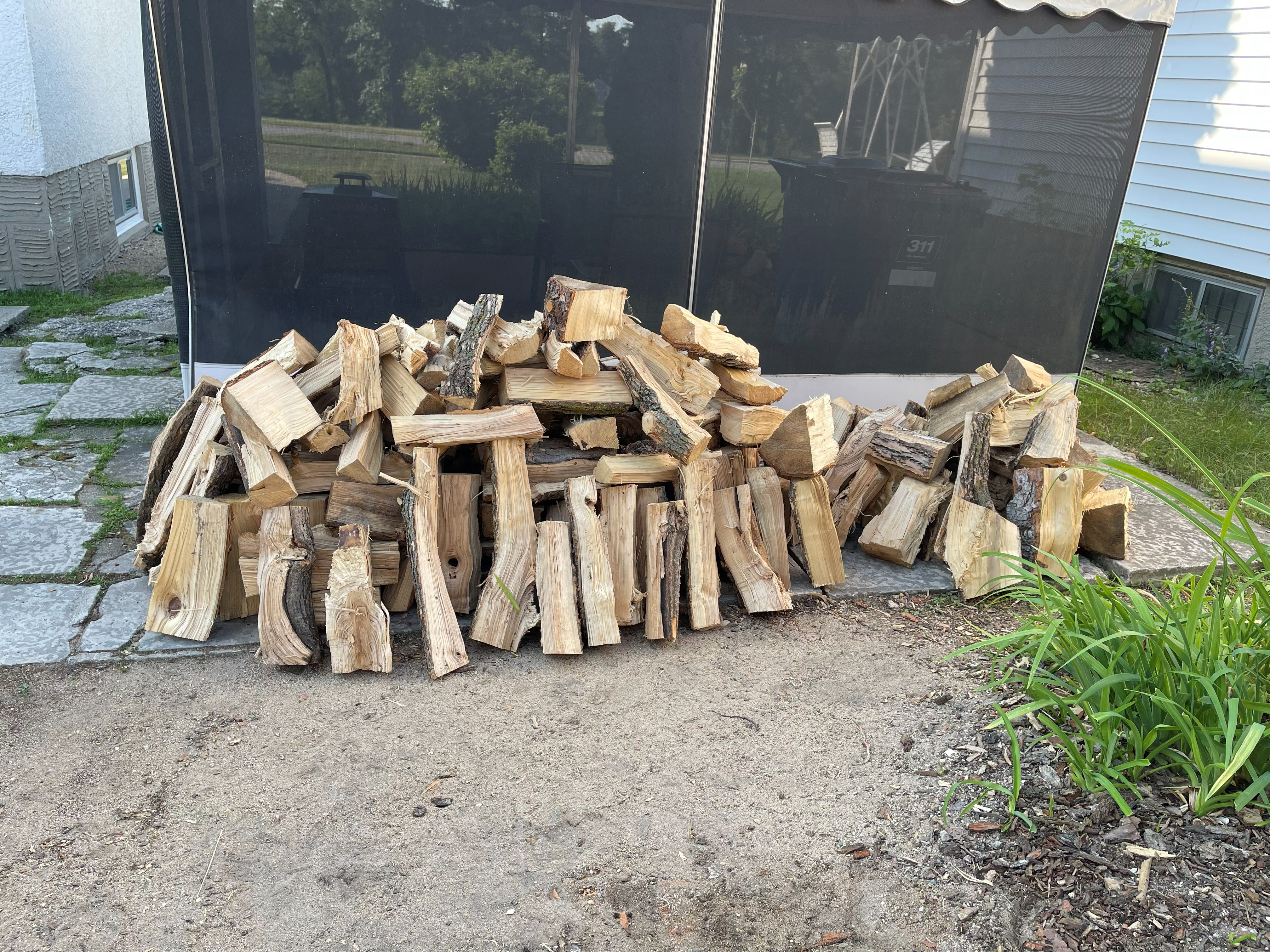 Cheap Firewood Winnipeg - Pickup Yard Split Logs